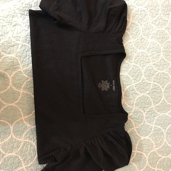 Squared chest cut pointed shoulders top - Picture 3 of 3